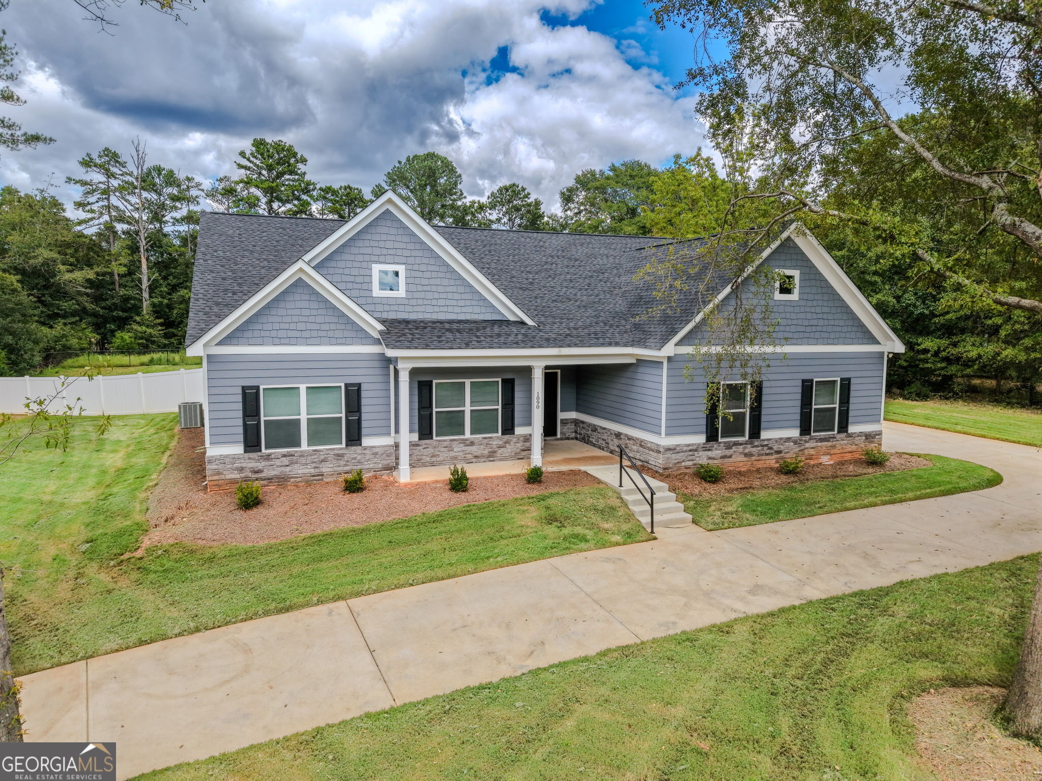 1090 Fox Glen DR