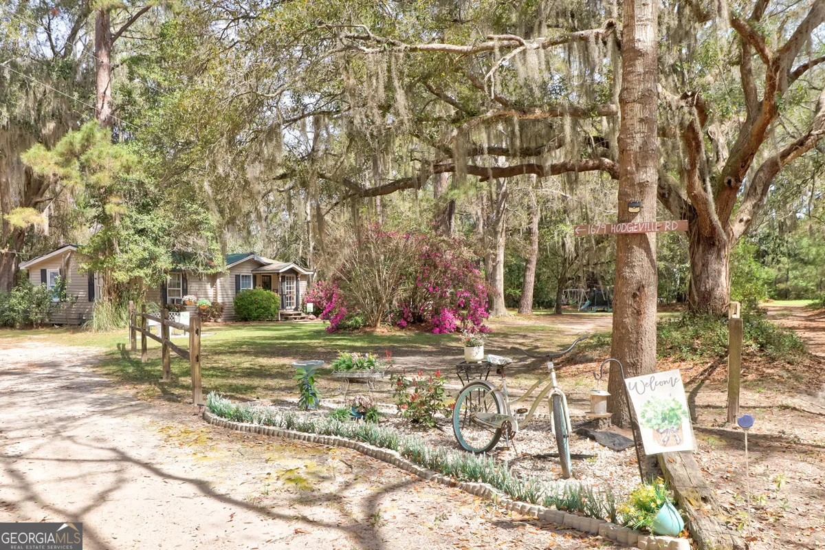 1679 Hodgeville Road