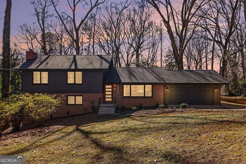 Photo of 2465 Sunset Drive NE, Atlanta, GA 30345 (MLS # 10673883)