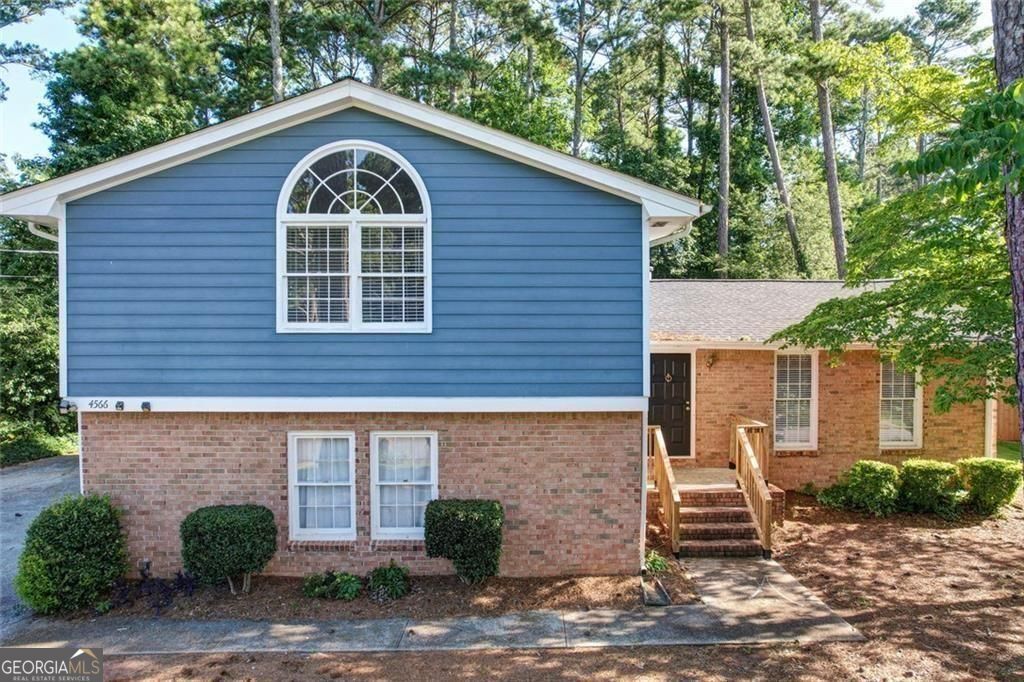 Photo of 4566 Mountain Creek Drive, Roswell, GA 30075 (MLS # 10771311)