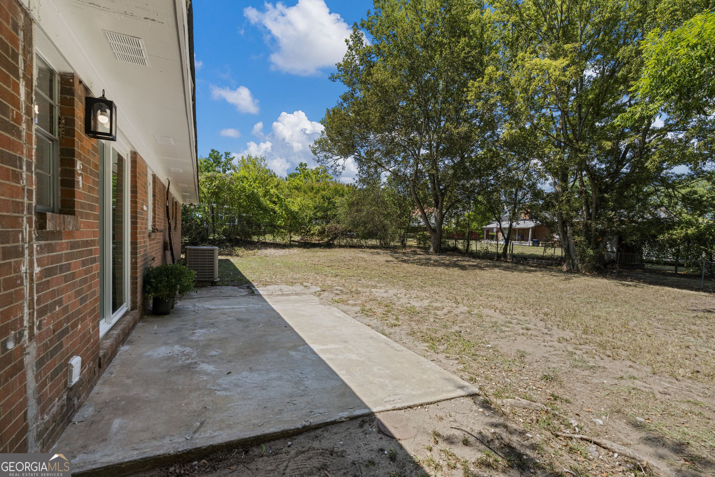 1813 Huffman DR