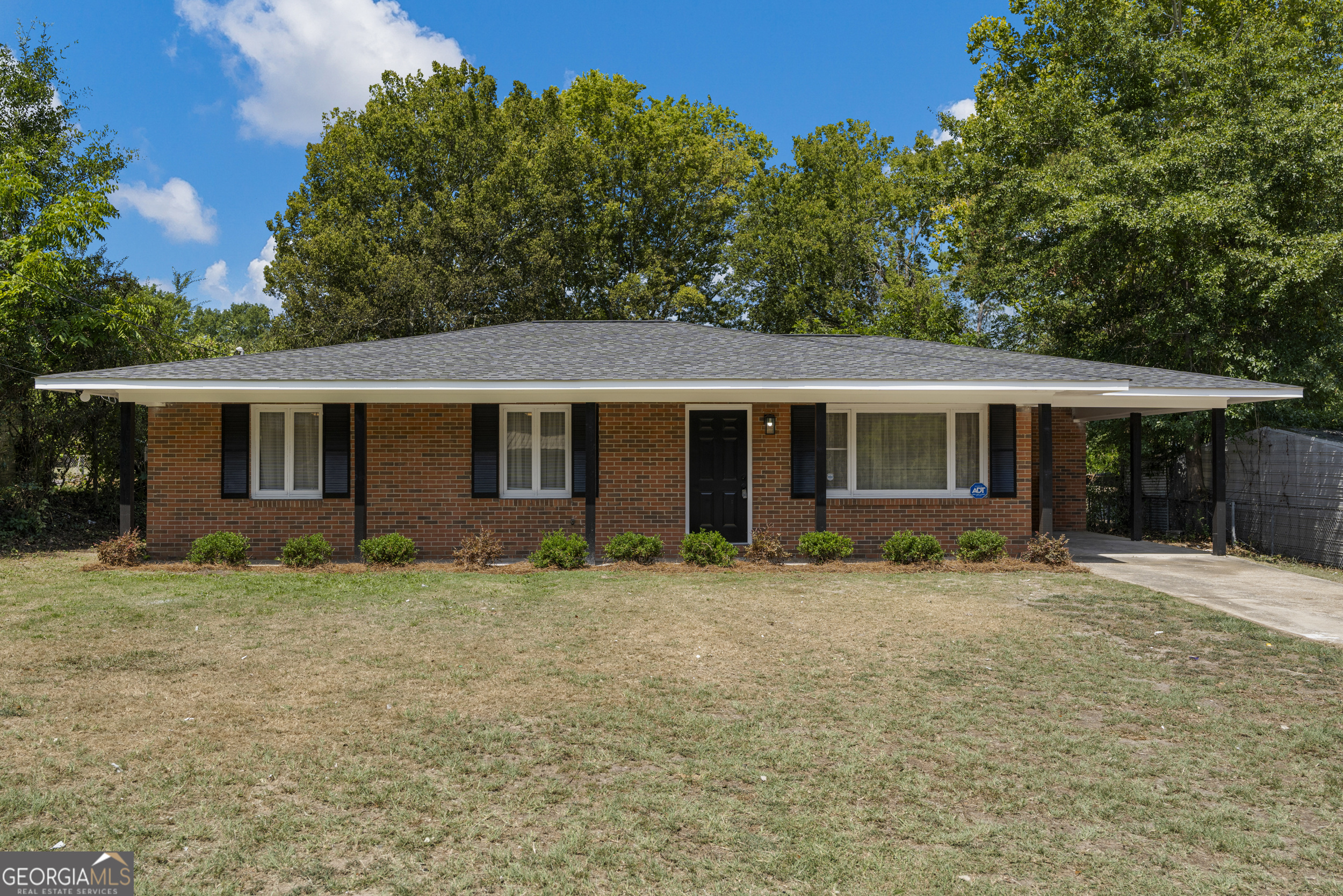 1813 Huffman DR