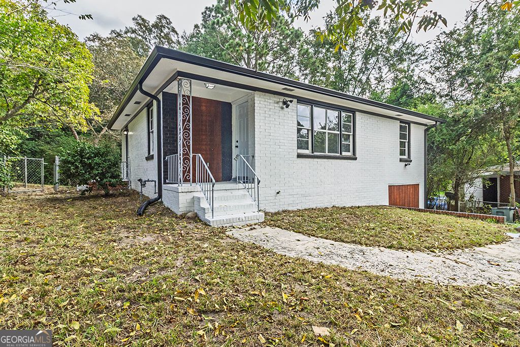 Photo of 1124 N Beddingfield Drive, Macon, GA 31206 (MLS # 10774671)