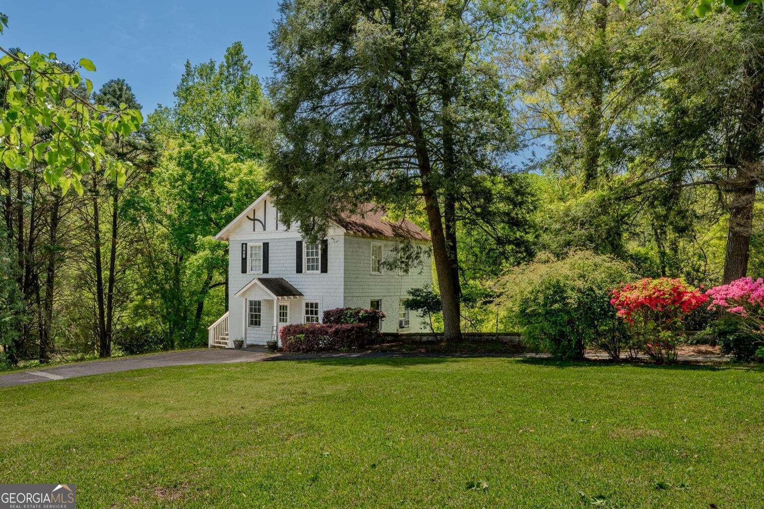 70 Golf Course LN