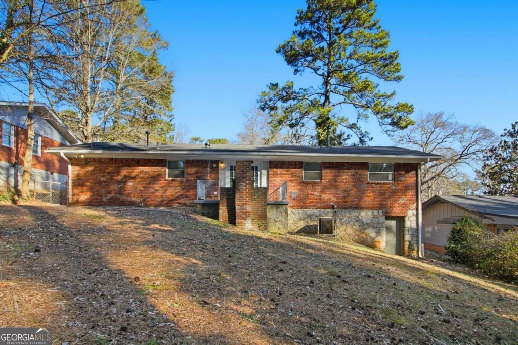 Photo of 3614 Ingledale Drive SW, Atlanta, GA 30331 (MLS # 10690824)