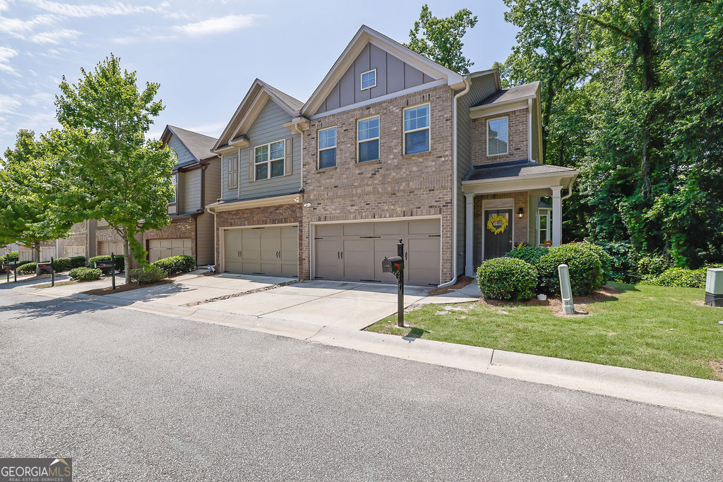 2333 Whiteoak BND SE
