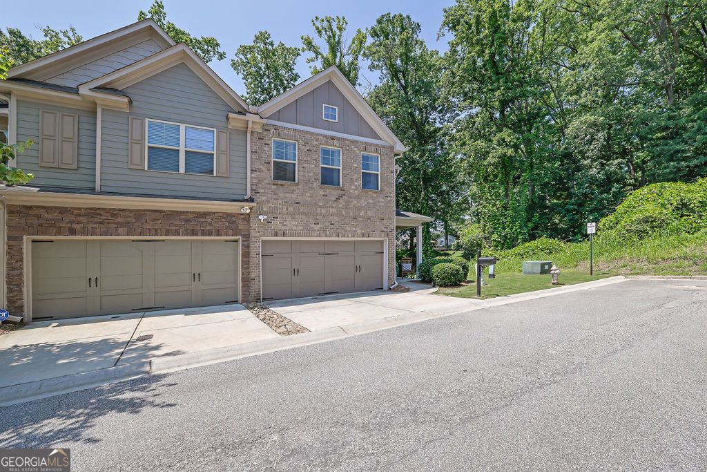 2333 Whiteoak BND SE