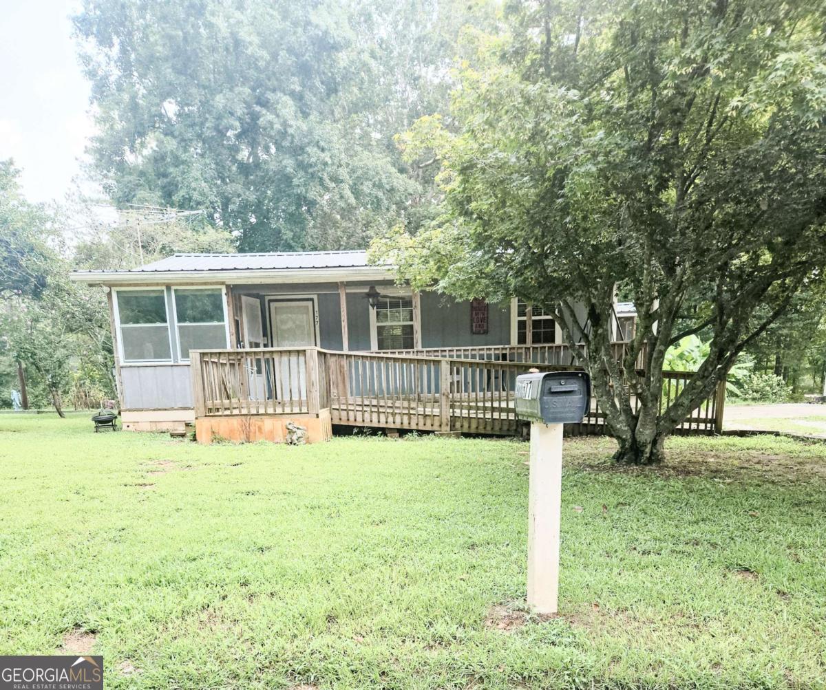 Mobile Home for Sale - Border of Dallas & West Marietta! This home offers incredible potential at a rock-bottom price! Property needs some TLC and is being sold as is - perfect for cash buyers looking for a great deal. Due to updates needed, it may not qualify for FHA, VA financing. Currently occupied. Bring your best offer today and let's close ASAP!