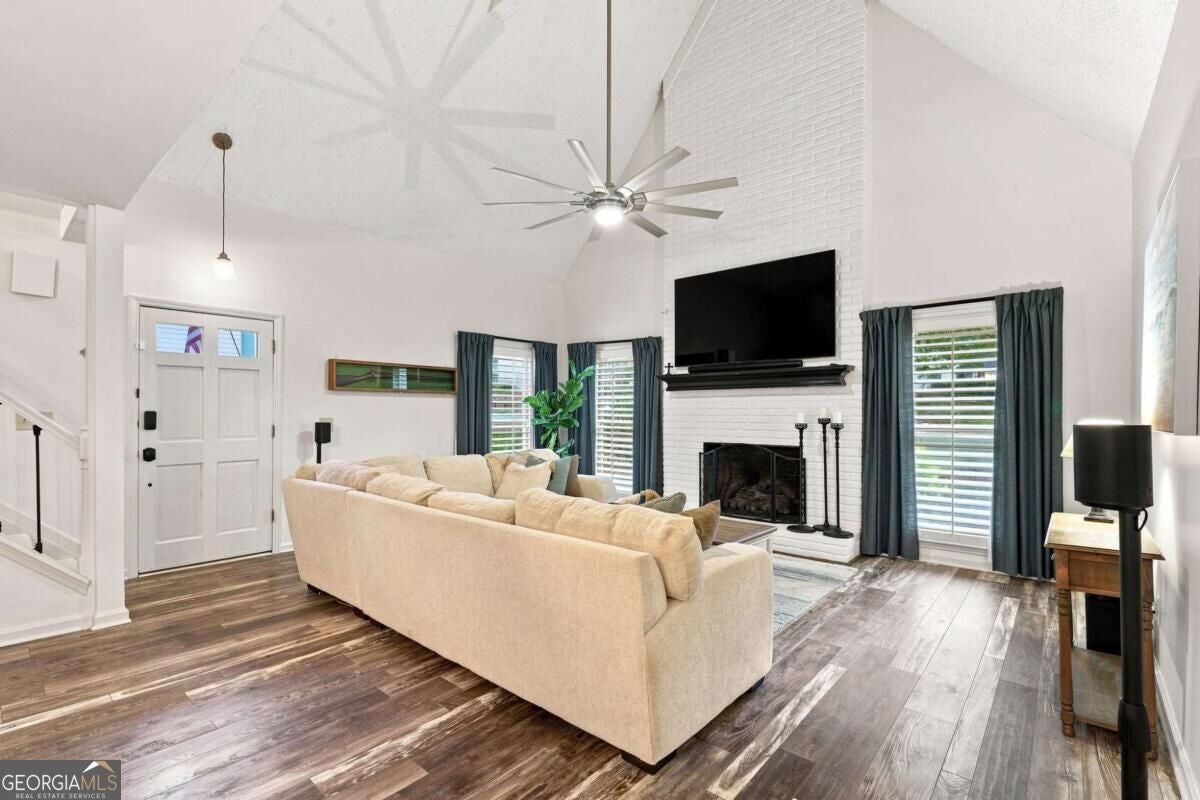 414 Roswell Green LN