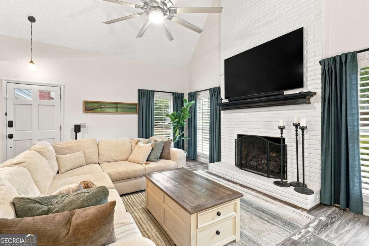 414 Roswell Green LN