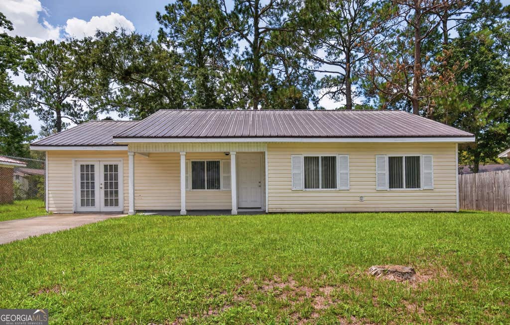 Photo of 239 Pointe South Drive, Hinesville, GA 31313 (MLS # 10832064)