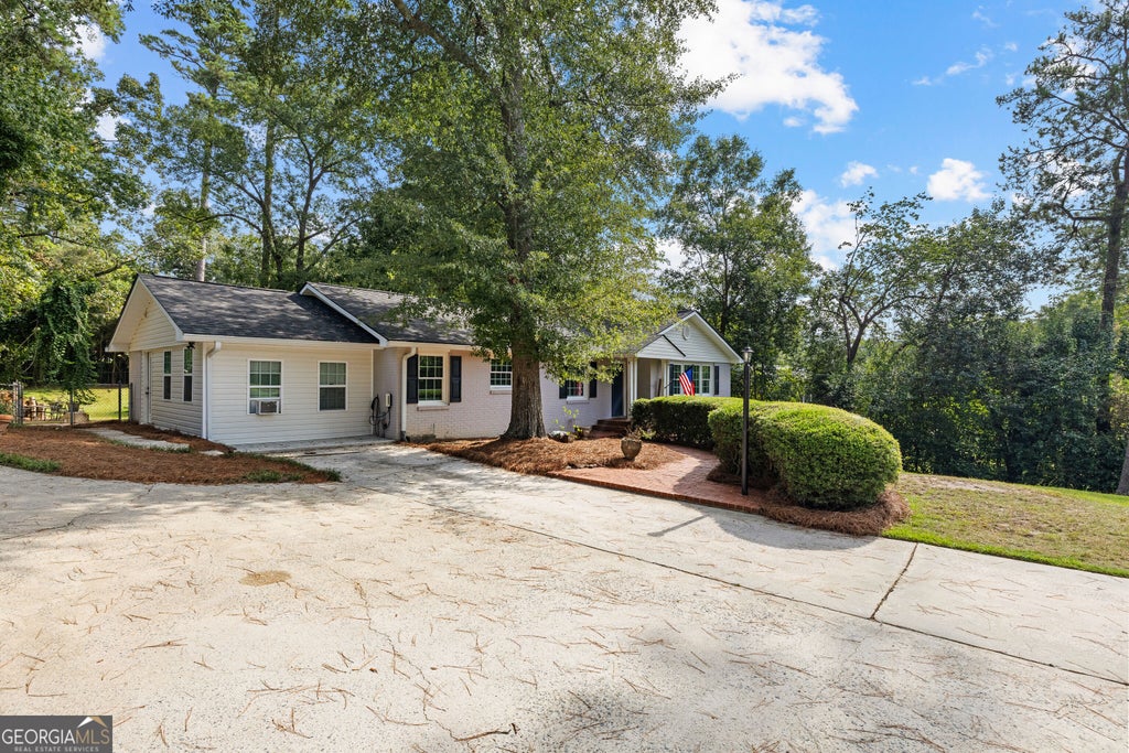 Photo of 2935 Victoria Circle, Macon, GA 31204 (MLS # 10852892)