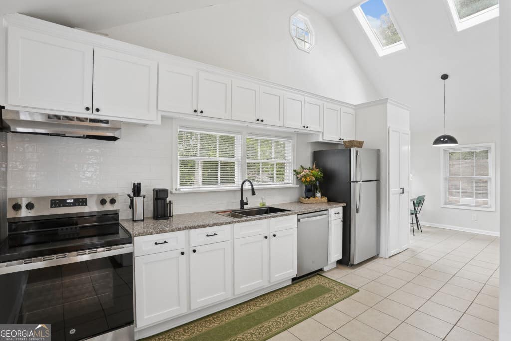 Photo of 980 Brookdale Drive, East Point, GA 30344 (MLS # 10820324)