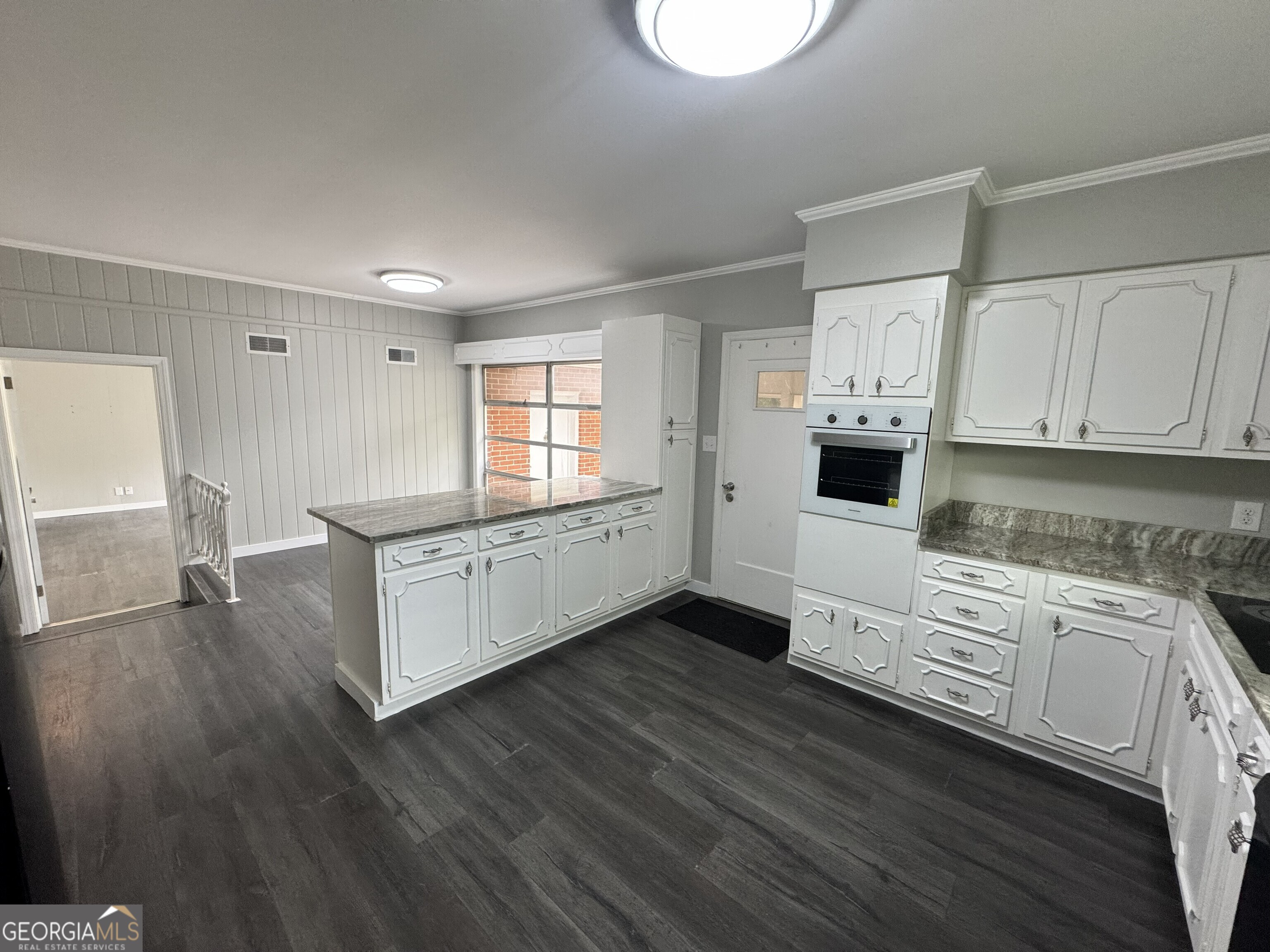 402 Westview DR