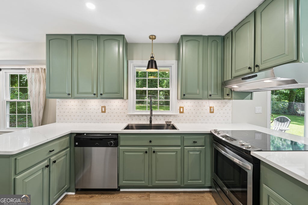 Photo of 536 Rimrock Trail, Stone Mountain, GA 30083 (MLS # 10796247)