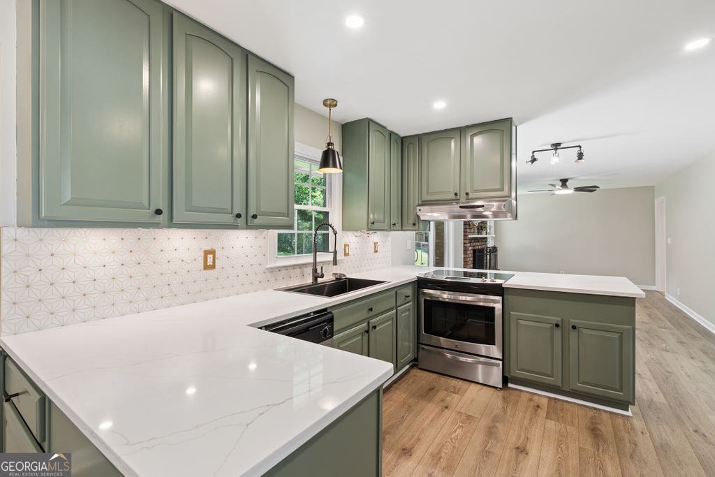 Photo of 536 Rimrock Trail, Stone Mountain, GA 30083 (MLS # 10796247)
