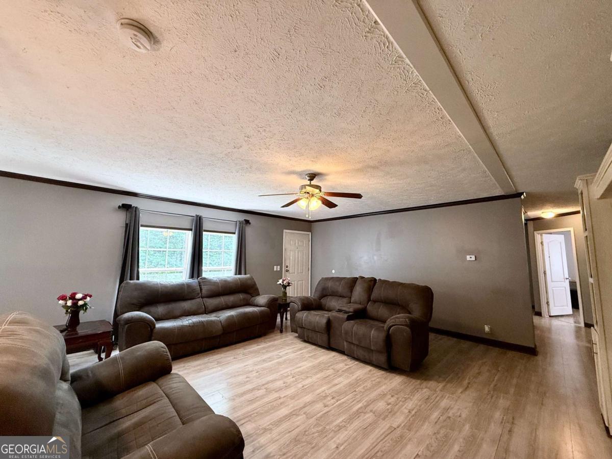 1048 Robin Hood DR
