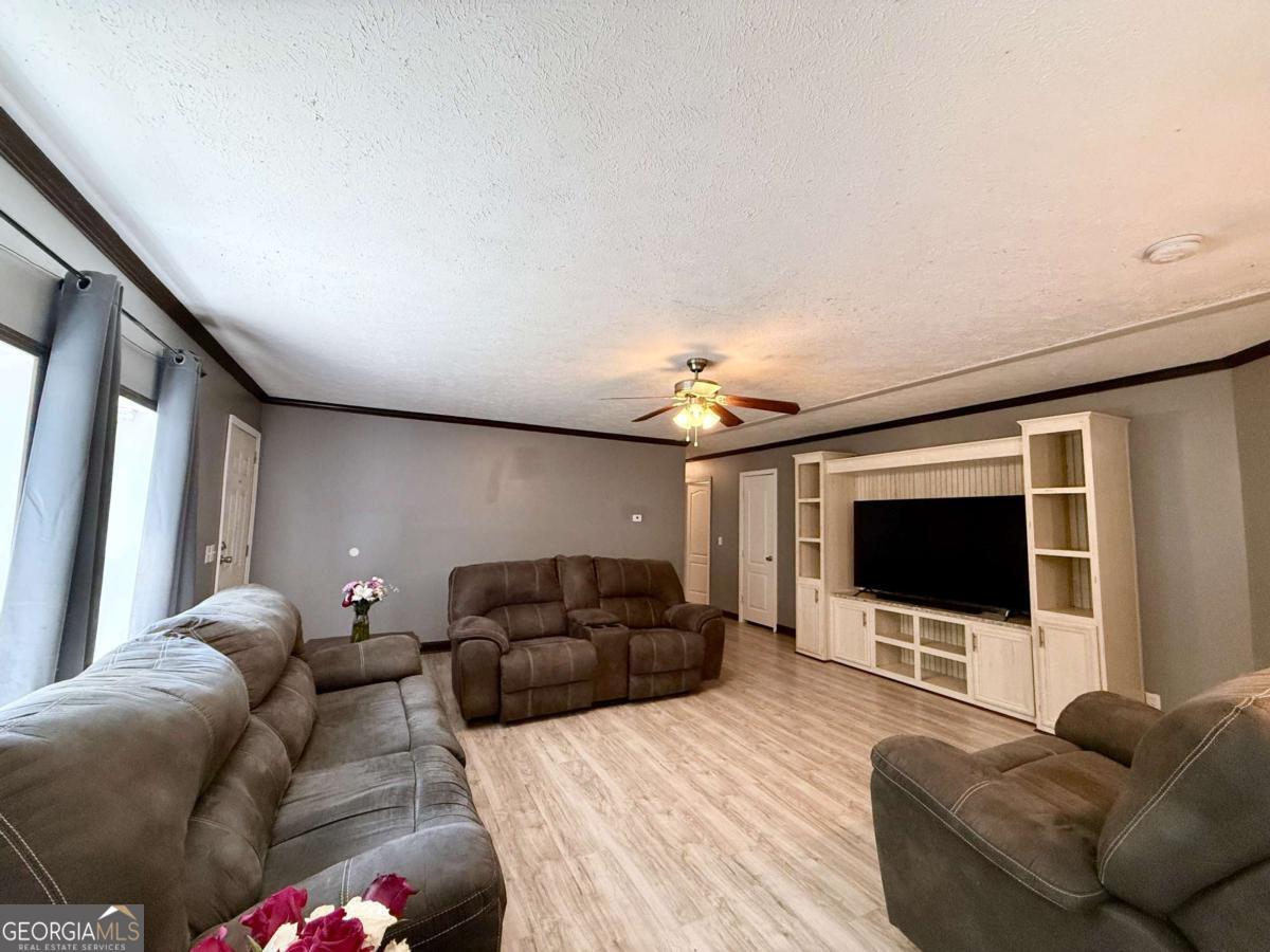 1048 Robin Hood DR