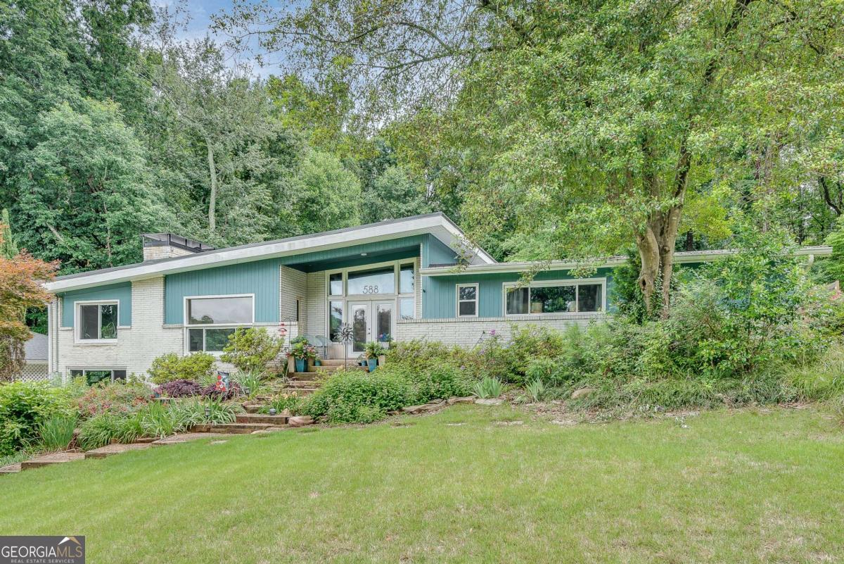 588 Kenilworth CIR