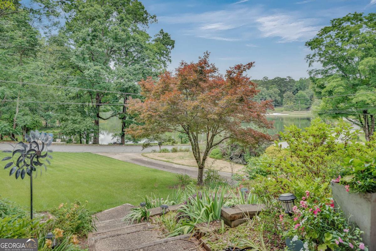 588 Kenilworth CIR