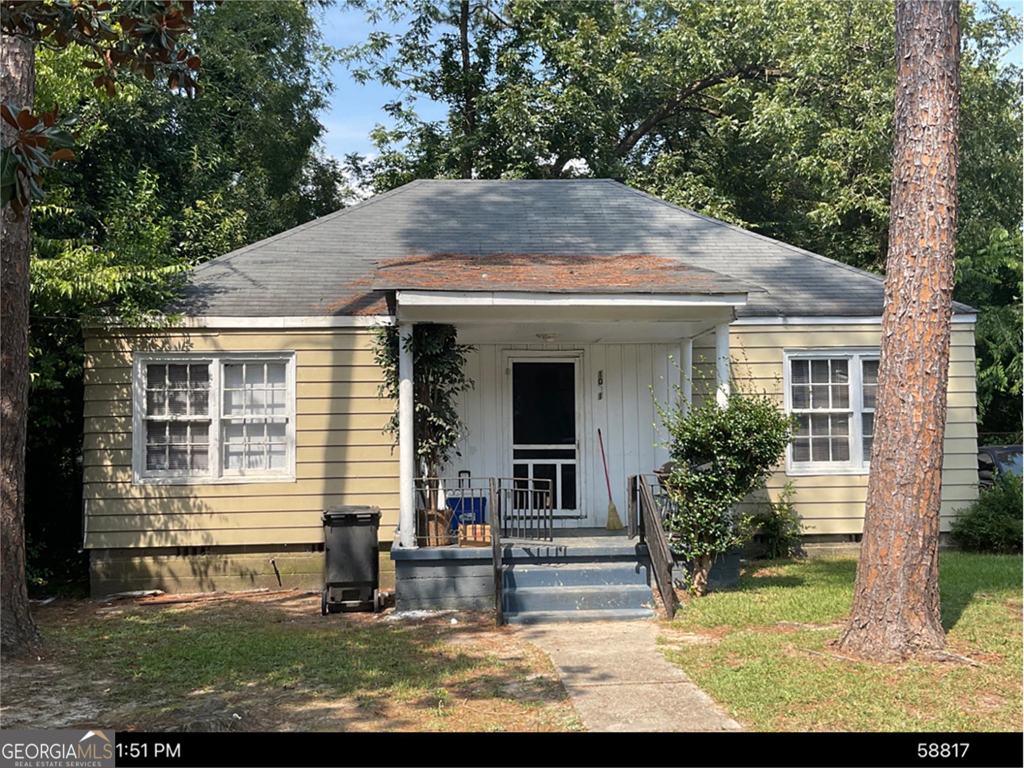 Tenant in place. Please DO NOT disturb tenant. Please contact agent Lakeisha Powell 404 512-7670 for all showings. Property is only available for showing during due diligence periods.
