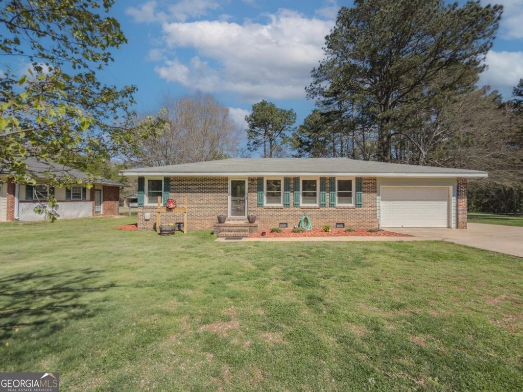 Photo of 324 E Broad Street, Winder, GA 30680 (MLS # 10711137)