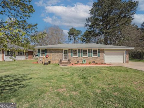 Photo of 324 E Broad Street, Winder, GA 30680 (MLS # 10711137)