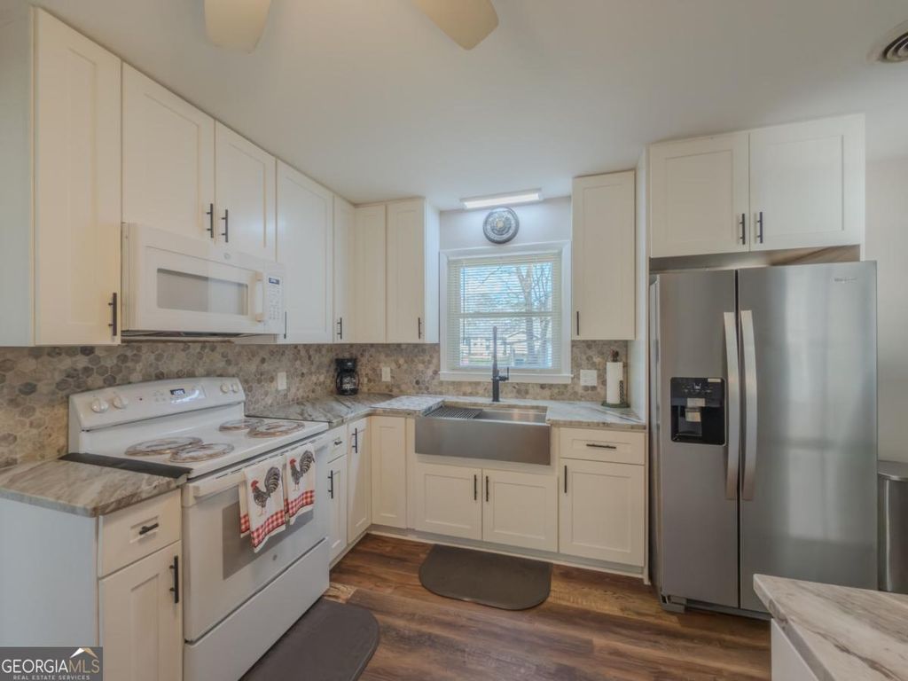 Photo of 324 E Broad Street, Winder, GA 30680 (MLS # 10711137)