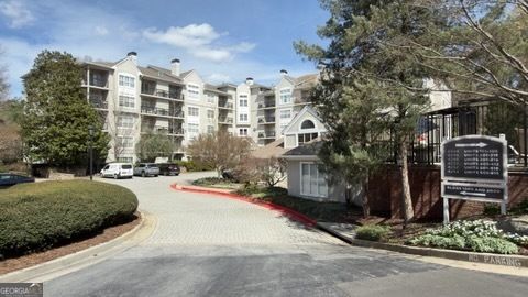 Photo of 1305 River Green Drive NW, Atlanta, GA 30327 (MLS # 10717490)