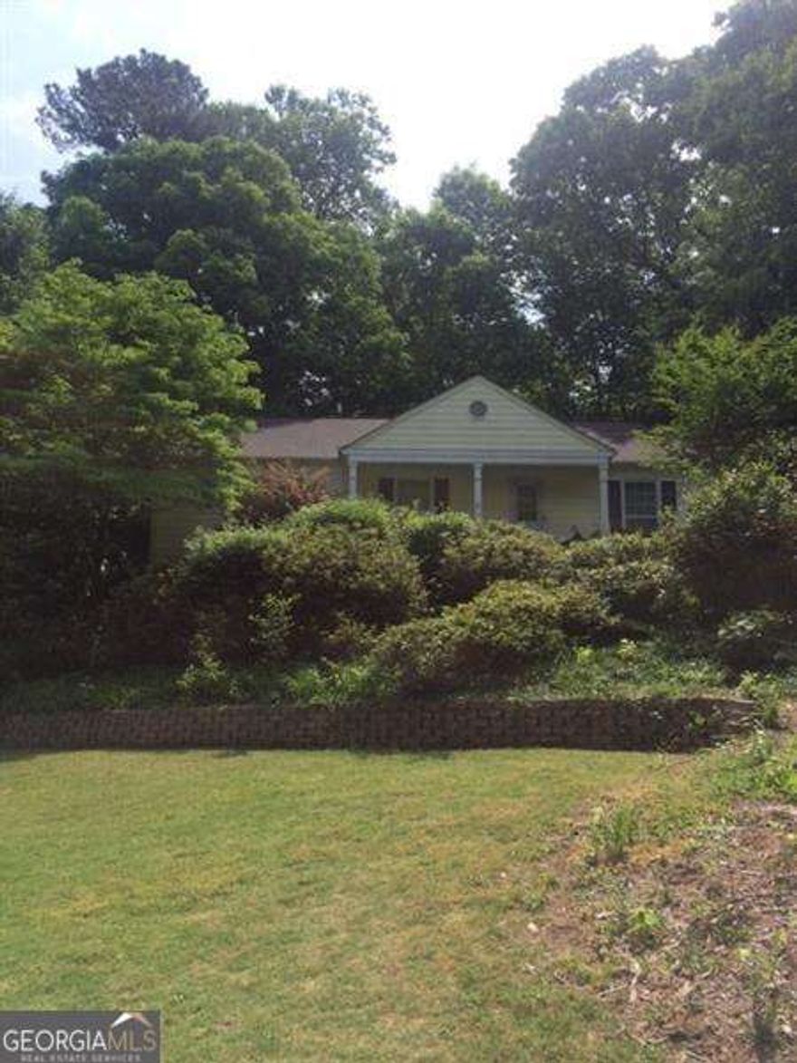 3 bedroom, 2 full bathroom, family room with fireplace; door to deck for entertainment. White kitchen with white appliances, separate dining room, breakfast area with door to deck. Hardwood  floor in all house, new water heater, wood backyard, minutes to shopping & restaurants at the Avenue!