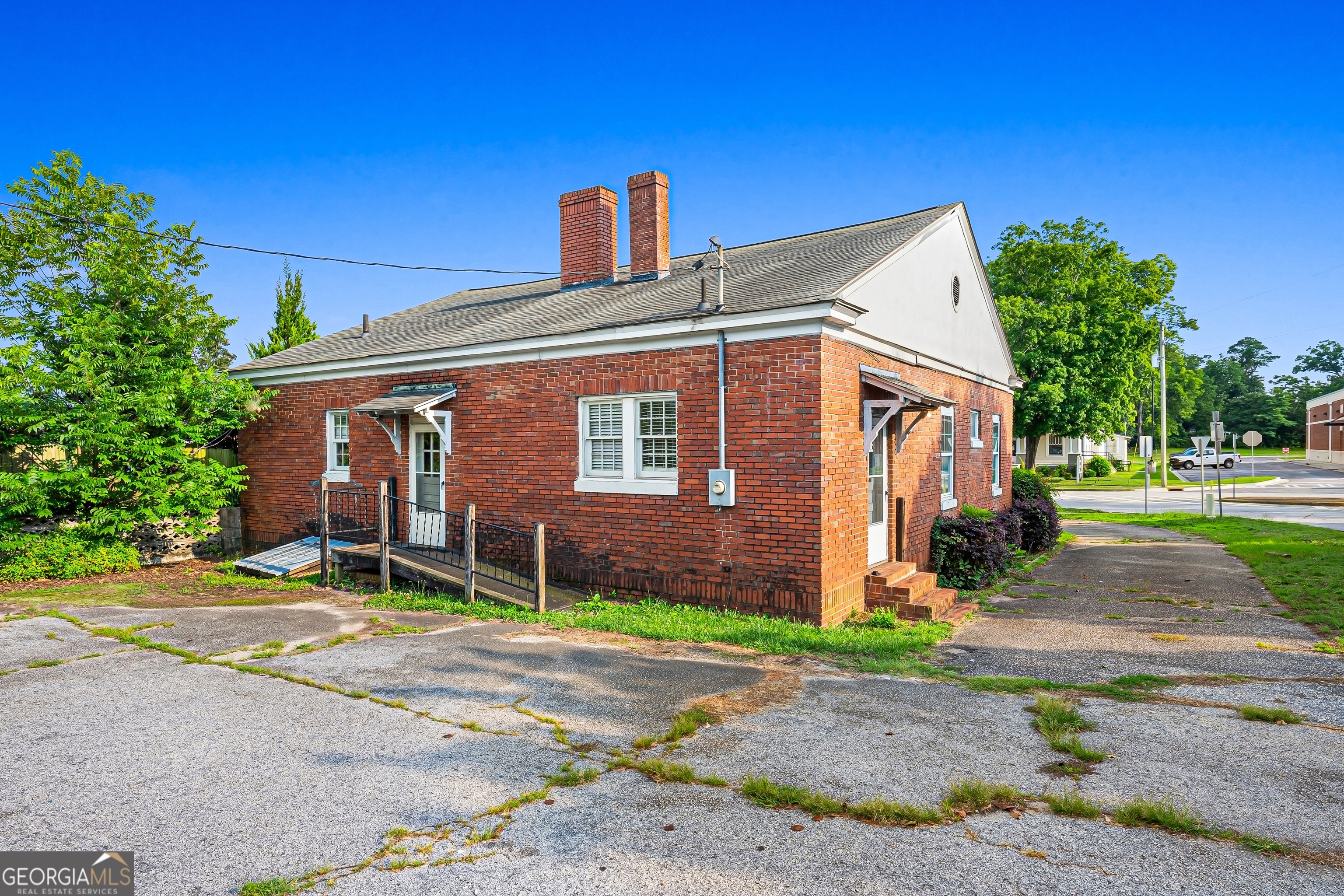 529 E Howell ST