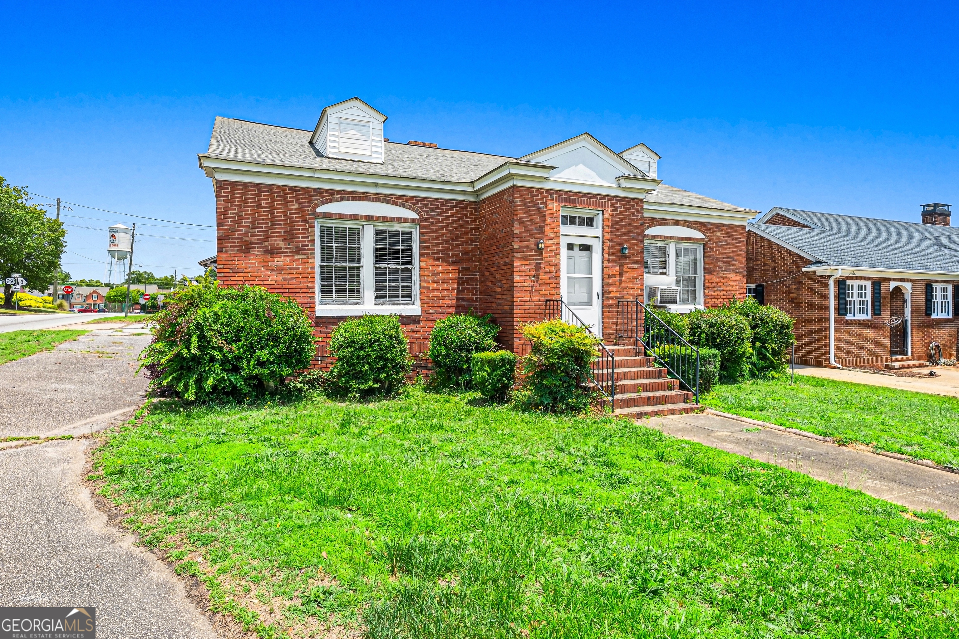 529 E Howell ST