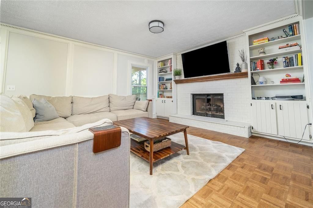 4541 Queen Anne CT SE