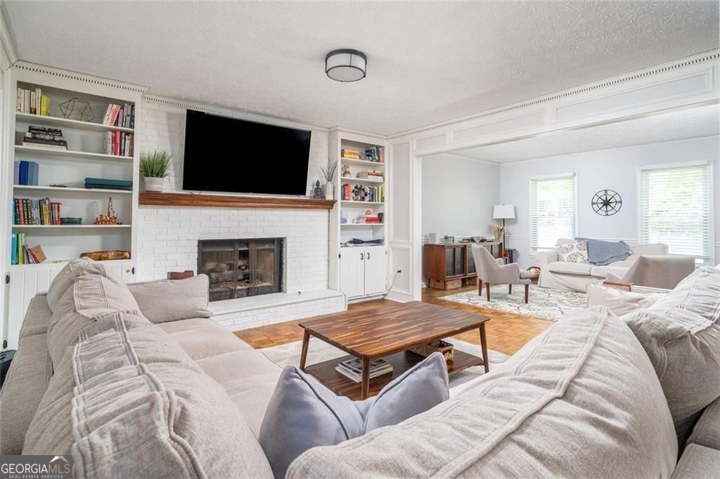 4541 Queen Anne CT SE