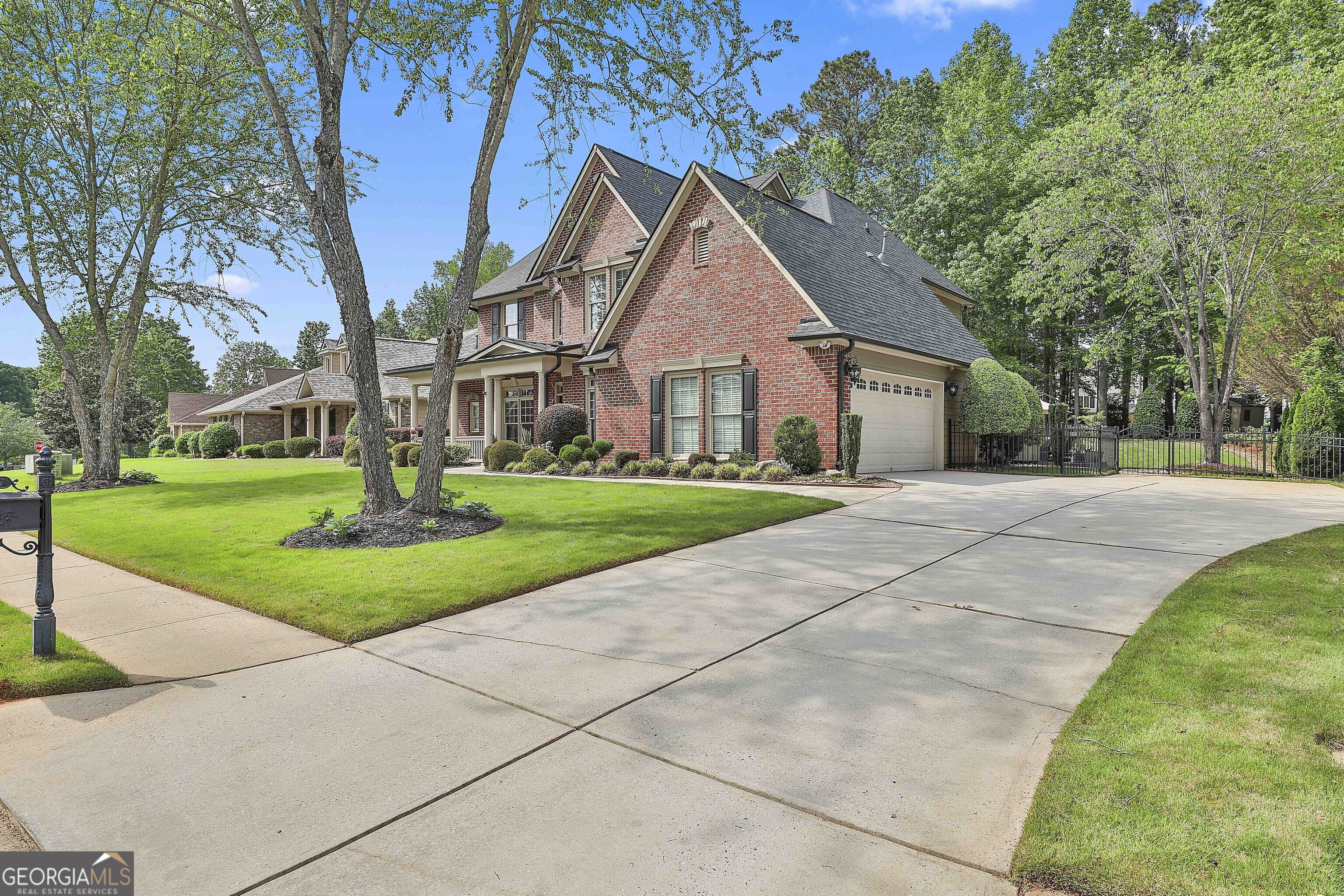186 Lake Forest DR