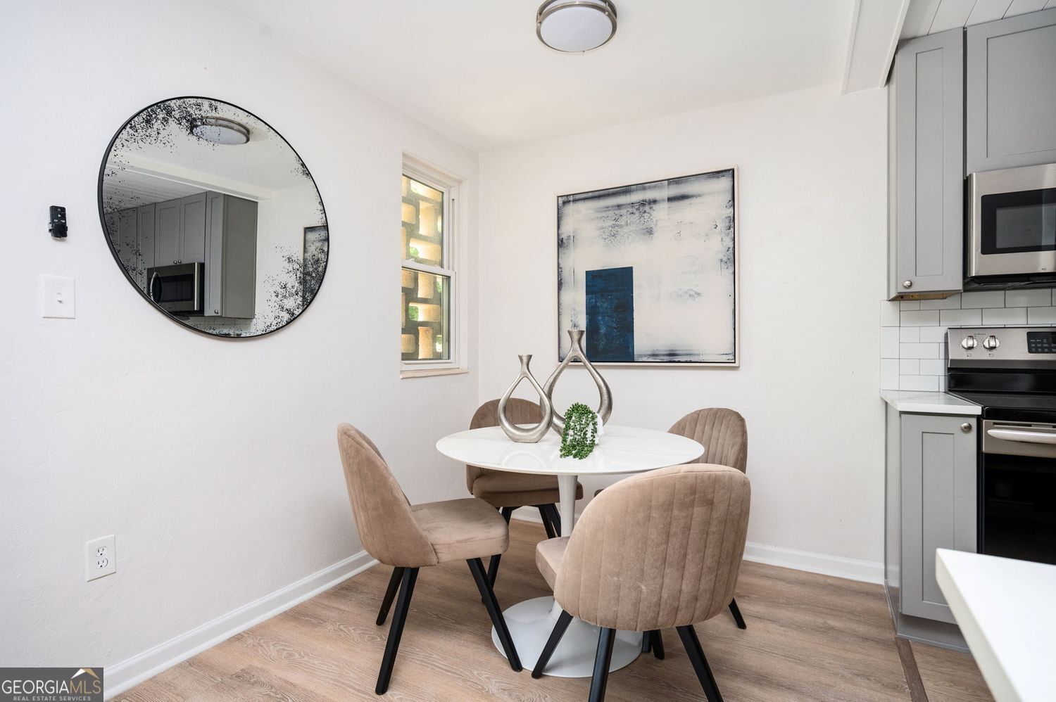 Atlanta, Georgia 30309, United States, 2 Bedrooms Bedrooms, ,1 BathroomBathrooms,Residential,Active,115011