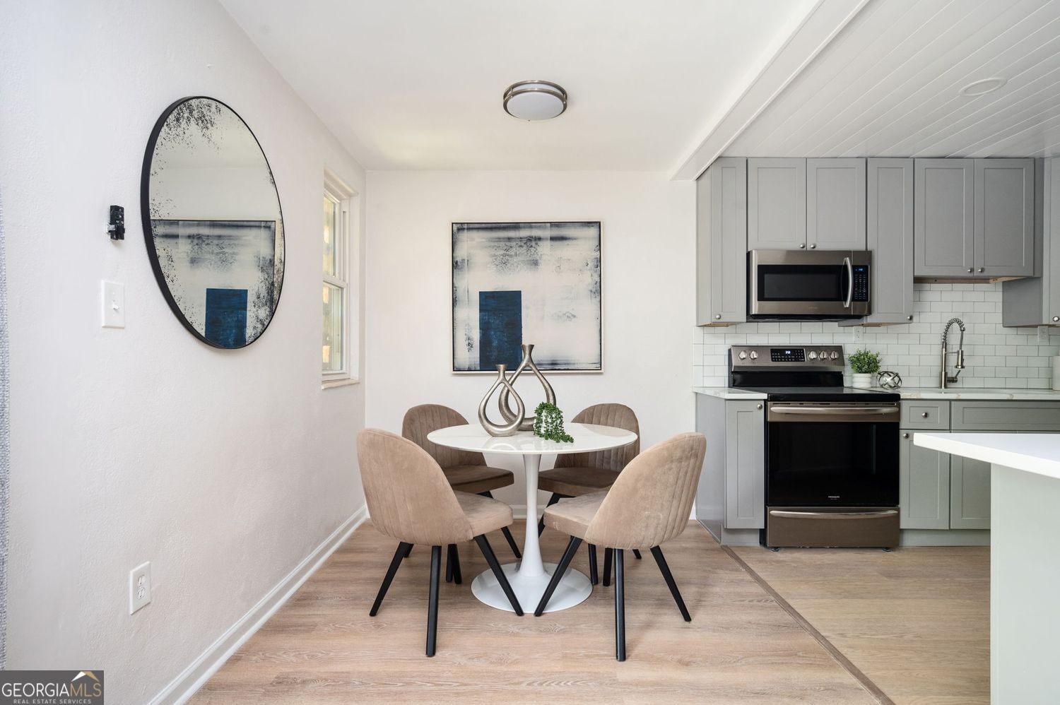 Atlanta, Georgia 30309, United States, 2 Bedrooms Bedrooms, ,1 BathroomBathrooms,Residential,Active,115011