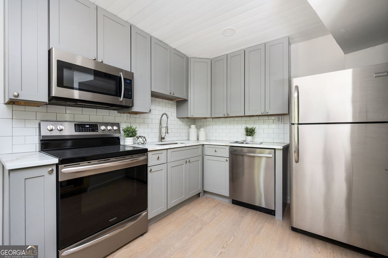 Atlanta, Georgia 30309, United States, 2 Bedrooms Bedrooms, ,1 BathroomBathrooms,Residential,Active,115011