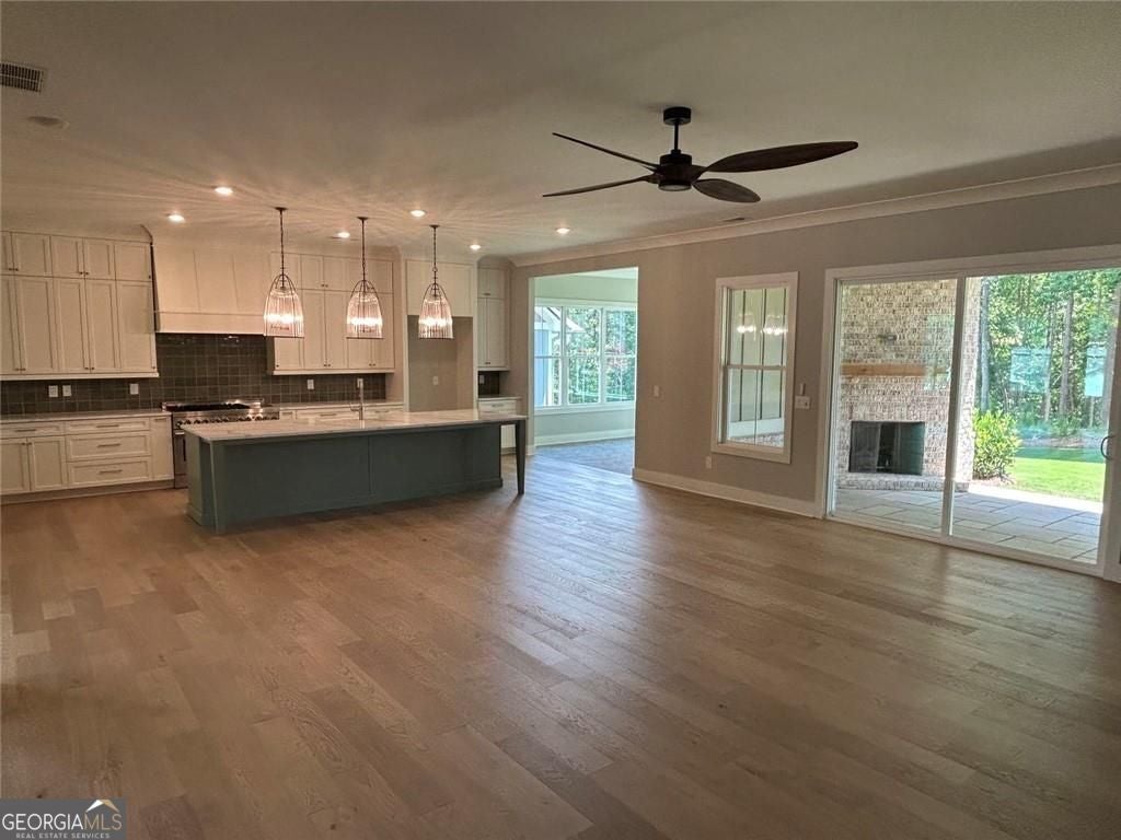 1618 Ahaluna DR