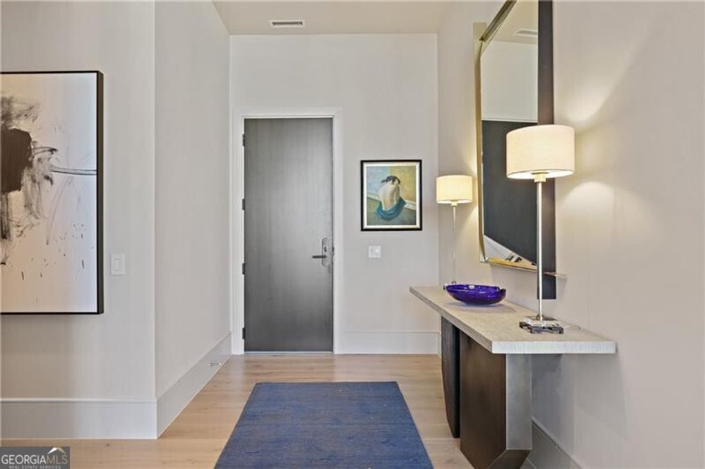 Photo of 2425 Peachtree Road NE #1802, Atlanta, GA 30305 (MLS # 10677977)