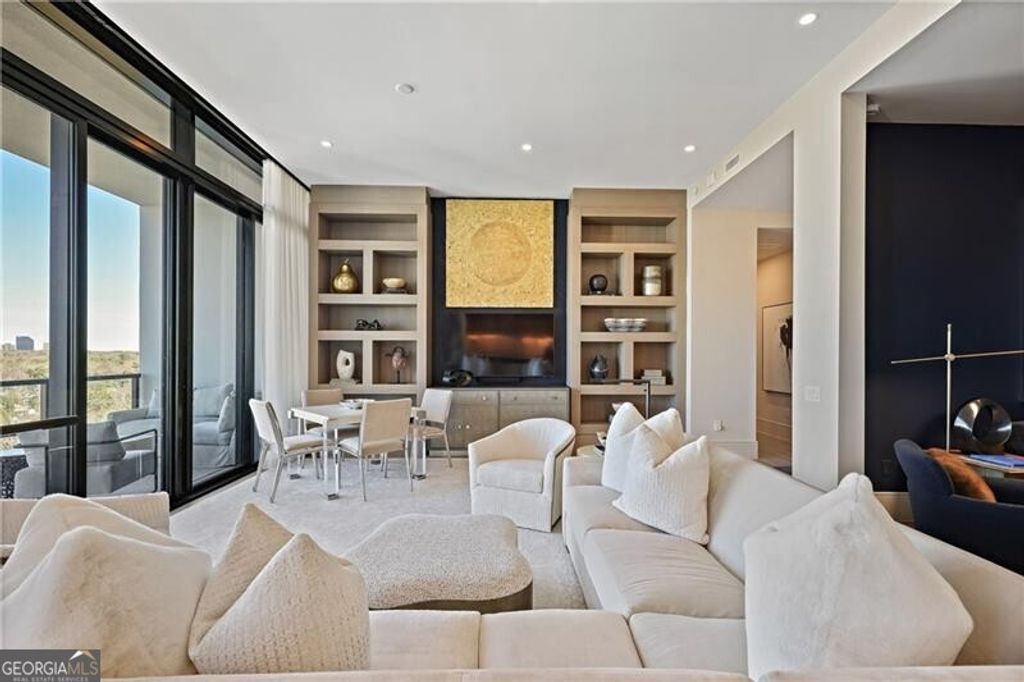 Photo of 2425 Peachtree Road NE #1802, Atlanta, GA 30305 (MLS # 10677977)