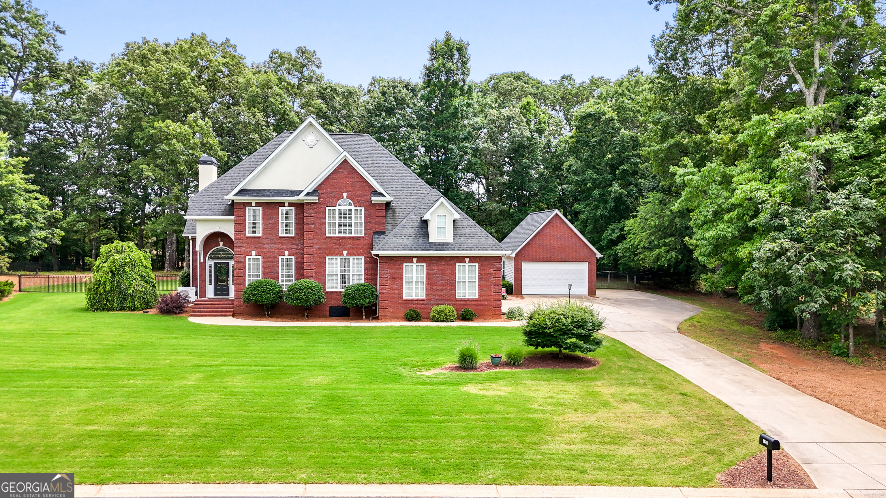 North Pike! Established Wellington Subdivision! All Brick~Traditional~Classic~Well Maintained~Nothing to do but move in! Four Expansive Bedrooms~Master on Main~Dining Area For ALL the holidays! High Ceilings ~ Open Stair Case~Manicured Yard~Detach( for "the man/she cave) They dont build them like this anymore!!!
