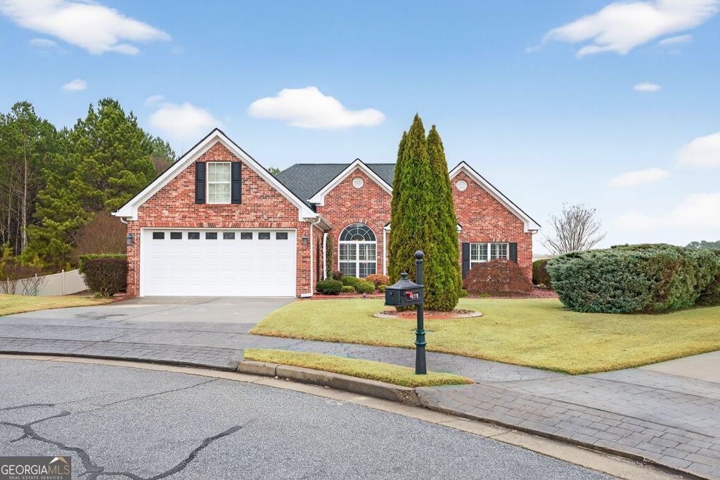 Photo of 621 Berta Court, Loganville, GA 30052 (MLS # 10683798)