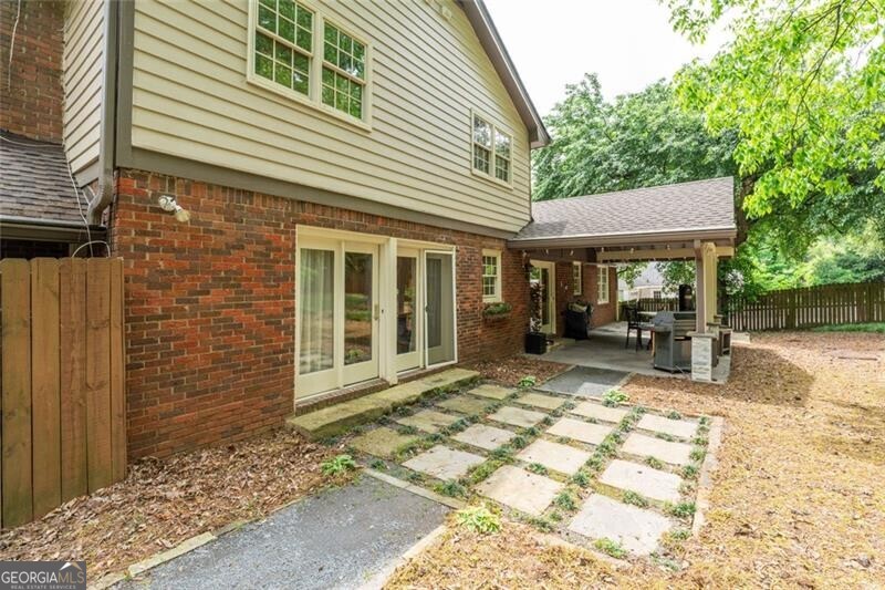 Atlanta, Georgia 30328, United States, 4 Bedrooms Bedrooms, ,5 BathroomsBathrooms,Residential,Active,121609