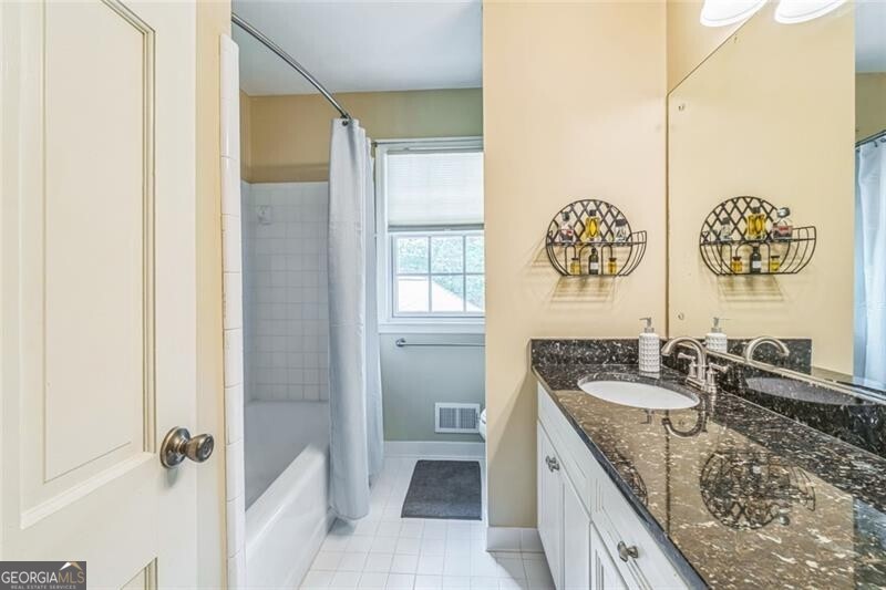 Atlanta, Georgia 30328, United States, 4 Bedrooms Bedrooms, ,5 BathroomsBathrooms,Residential,Active,121609