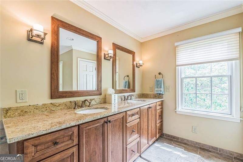 Atlanta, Georgia 30328, United States, 4 Bedrooms Bedrooms, ,5 BathroomsBathrooms,Residential,Active,121609