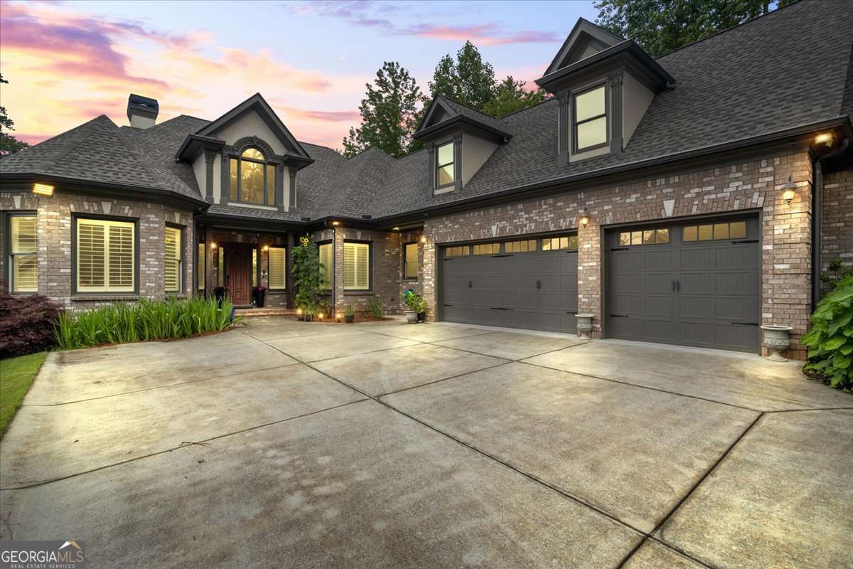 241 Russell RD