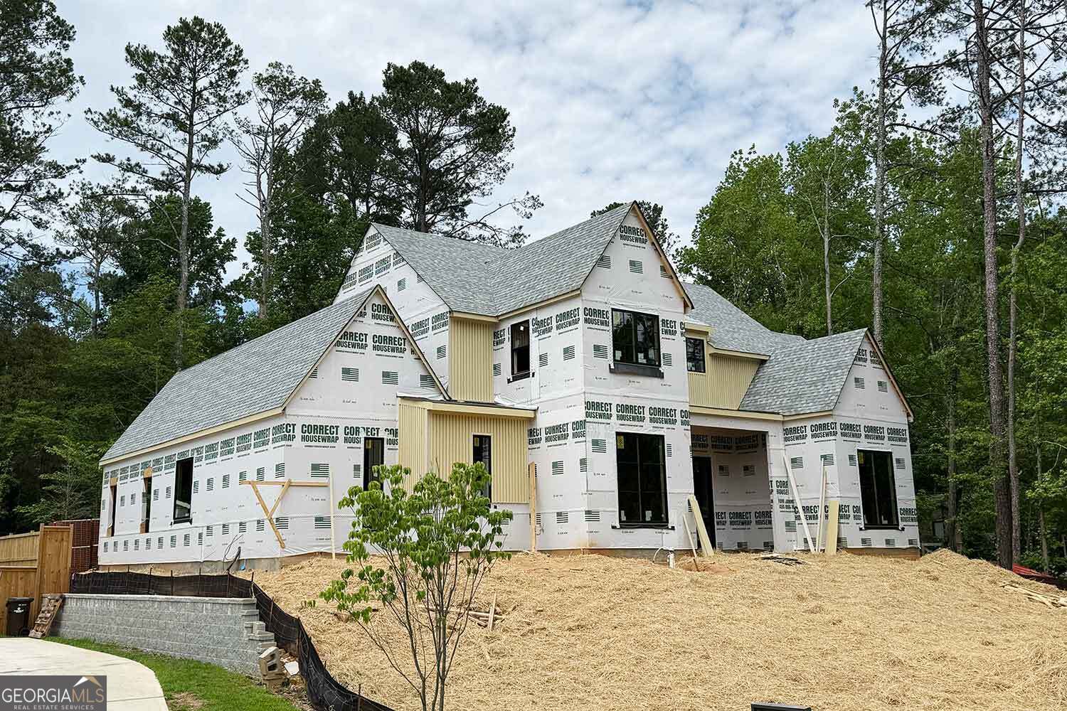 ** ANOTHER BEAUTIFUL NEW CONSTRUCTION HOME BUILT BY MODERNIZE PROPERTIES IN WALKABLE DOWNTOWN ALPHARETTA ** 12 foot ceilings throughout main level. Stunning covered outdoor living space with built-in kitchen. Perfect pool lot with ultimate privacy. Primary bedroom on main with soaring vaulted ceiling. Additional guest suite on main with private bath. Open floor plan with oversized kitchen island, scullery, lots of cabinets. Large sliding glass doors from family room to outdoor oasis. Second story with vaulted loft, 3 bedrooms with private baths, huge bonus room with full bath and closet that could be 4th bedroom/ home theater/ workout room/ home office etc. Luxury finishes throughout. 3-car garage. Spray foam insulation. Tankless water heater. Still time to make selections. Completion late summer.