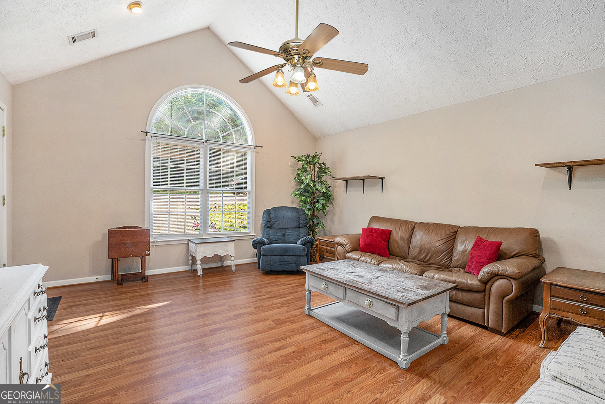 245 Royal Oaks LN