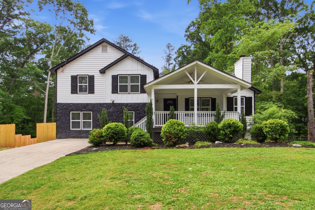 Photo of 1239 Ashbrook Drive, Lawrenceville, GA 30043 (MLS # 10772837)